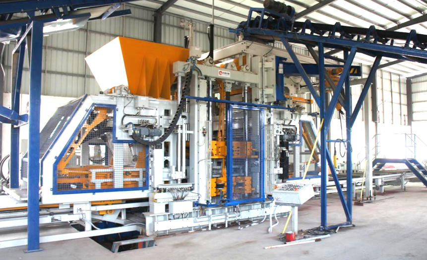 Machin brik Quangong fè mak yo nan sid Lachin—Brik pavaj ak brik ki gen fòm Diamond ki okipe pa yon sèl machin.